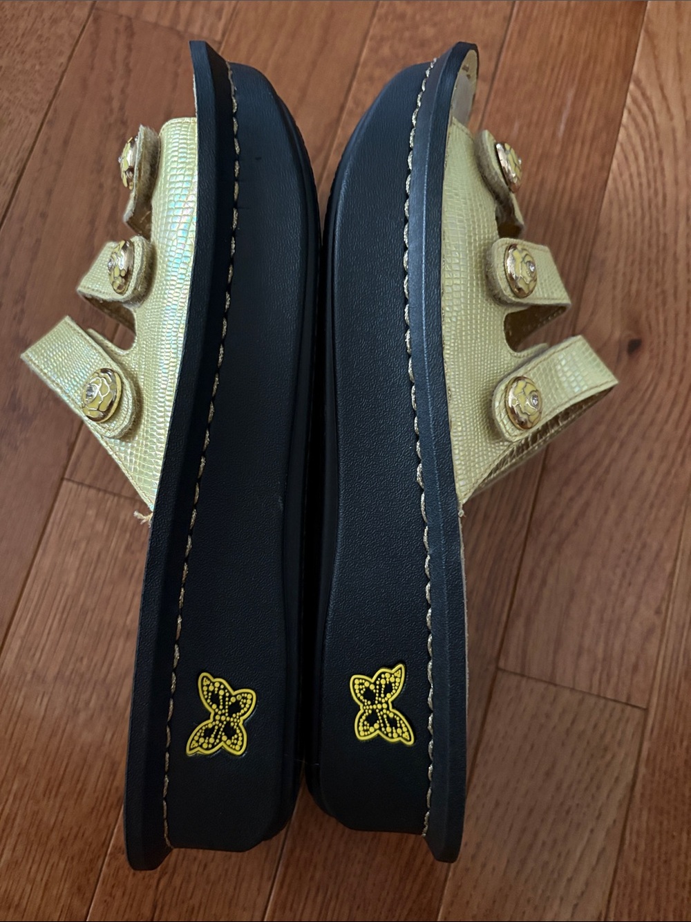 New! Alegria Metallic Yellow Three-Flower Button Velcro Slip-On Sandals size 37 - Picture 4 of 7